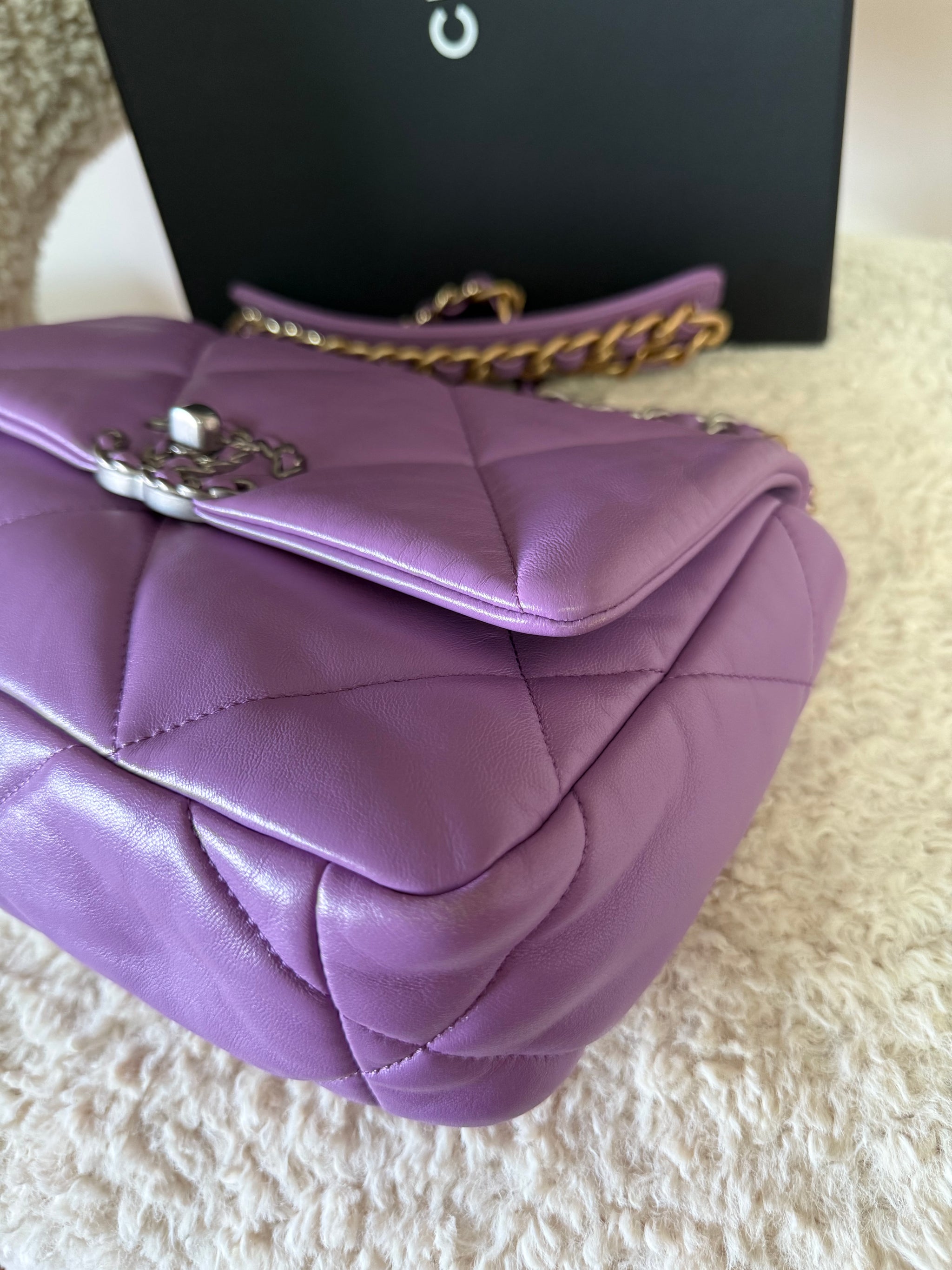Chanel 19 Media Violet – MM Luxury Shop