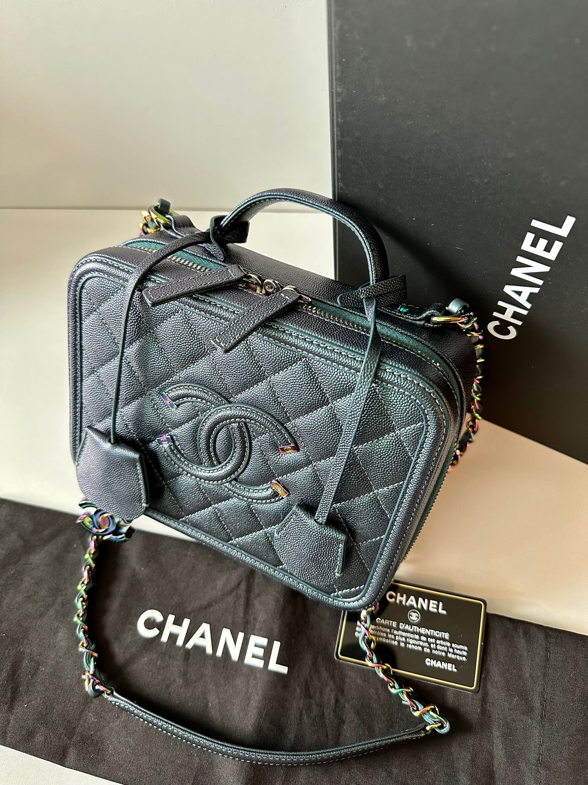 Vanity Case Chanel Limited Edition MM Luxury Shop